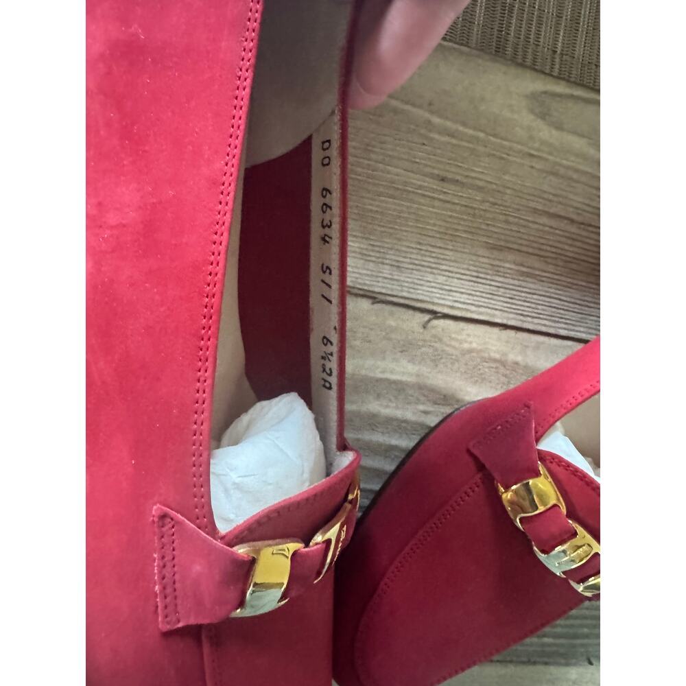 Ferragamo nabuck calf loafer in red suede - Picture 2 of 7